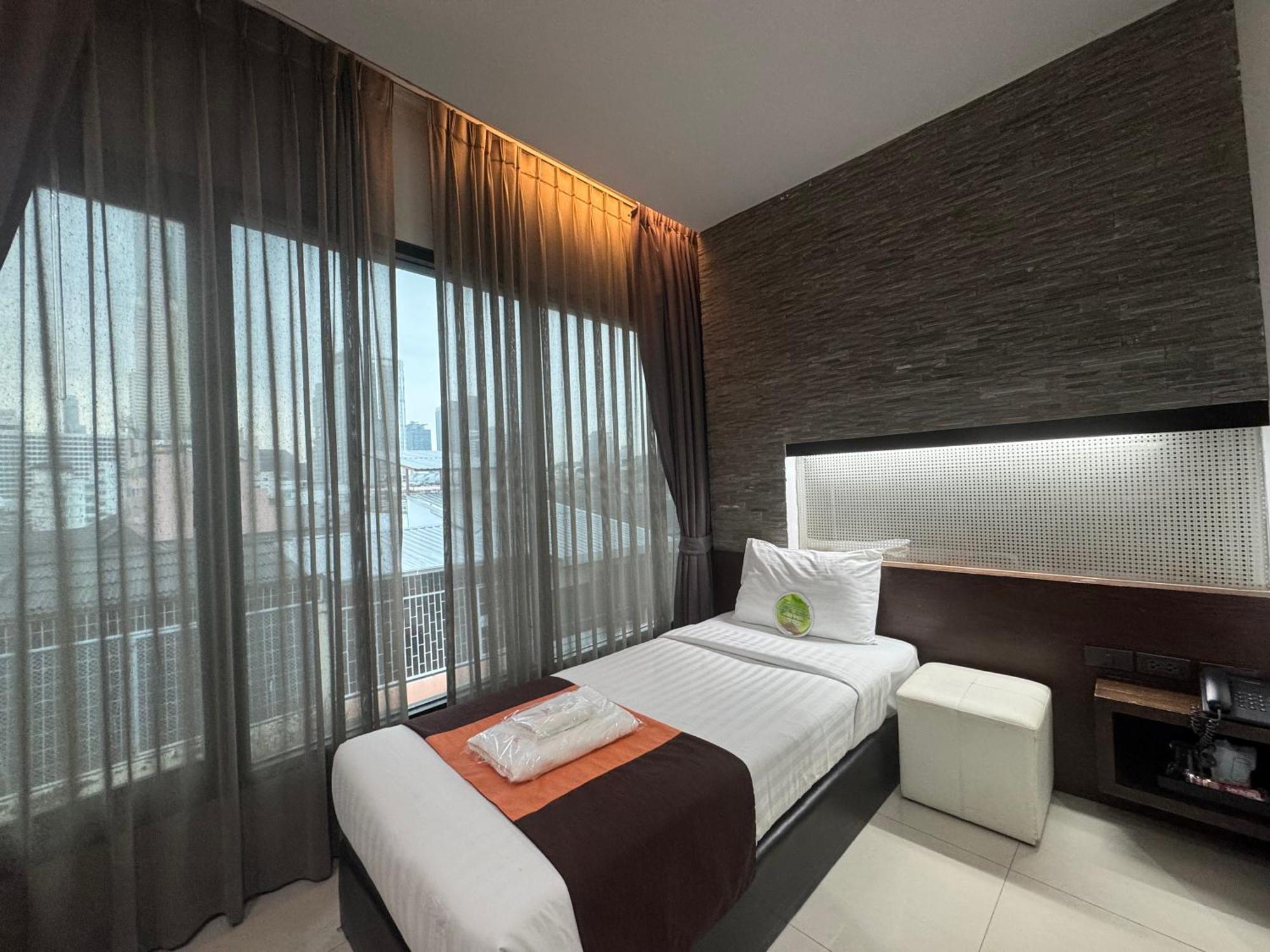 Deluxe Single Room