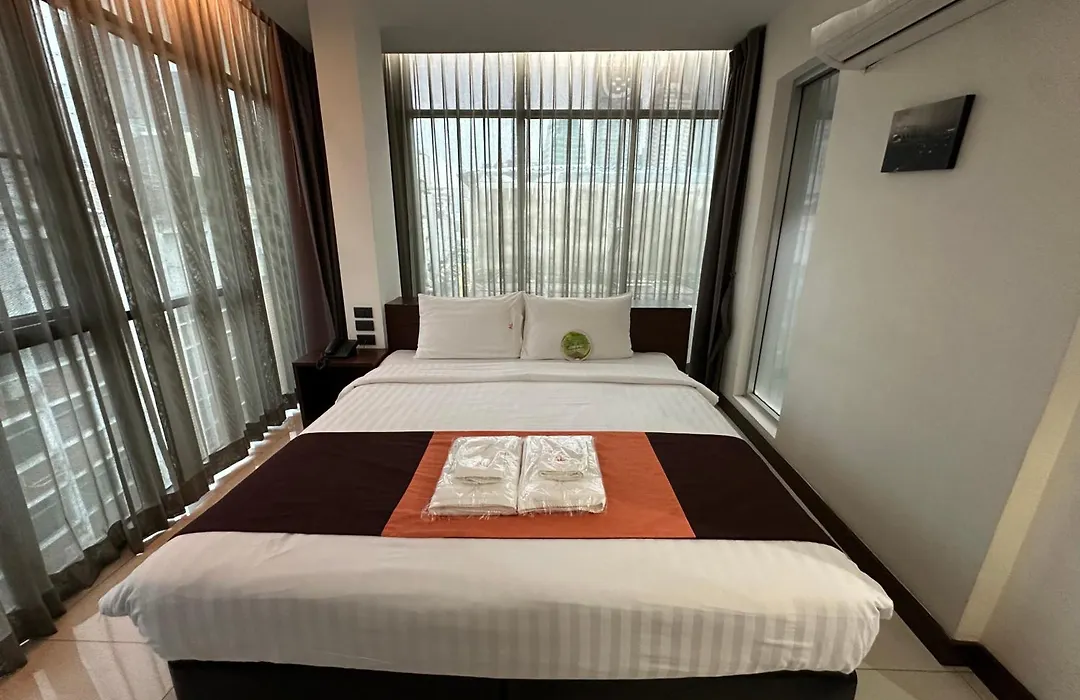 Collection O The Bangkok Airport Link Suite-1